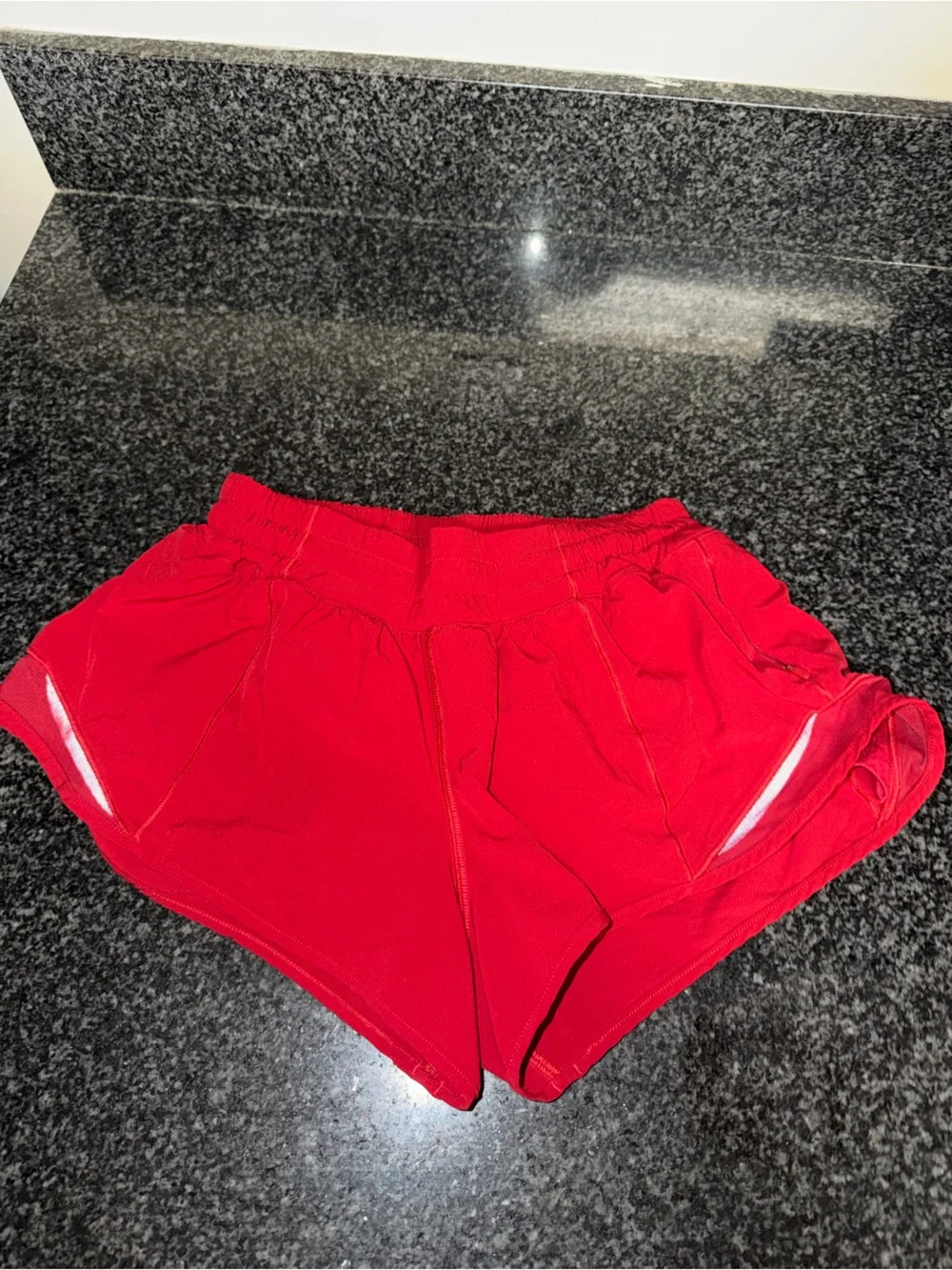 Lululemon hotty hot 2.5 size 4 shorts